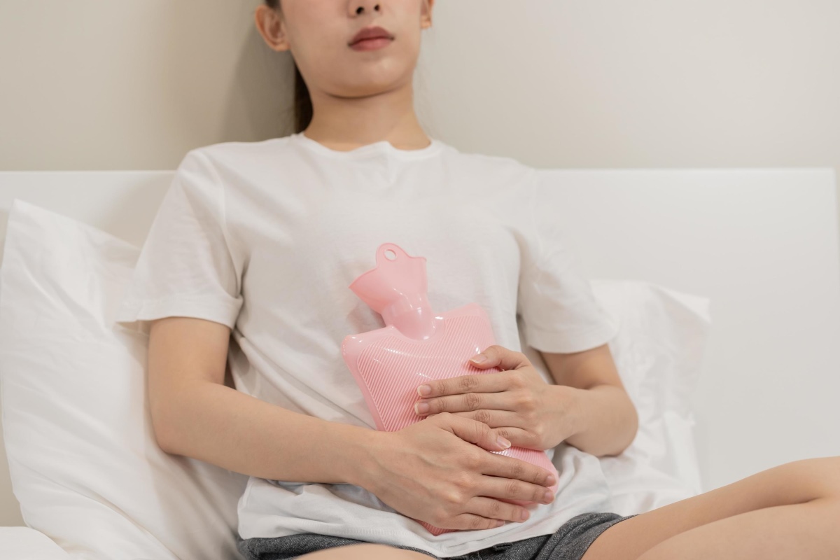 Ngoài ra có thể sử dụng đệm sưởi, túi giữ nhiệt, miếng dán giữ nhiệt, hoặc tắm bằng nước nóng. - Hình 3