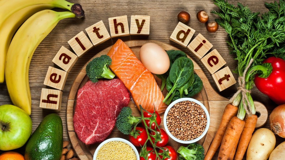 Nguồn thực phẩm cung cấp vitamin D bao gồm dầu cá, gan, trứng, nấm và sữa tươi. - Hình 4