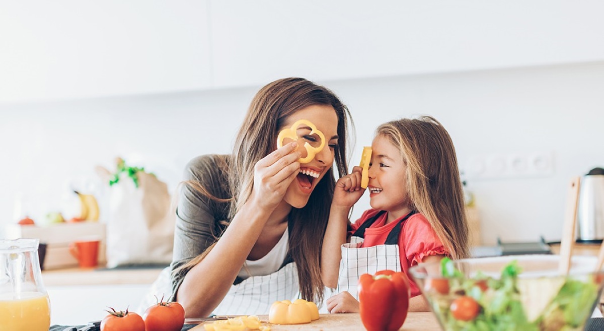 Dinh dưỡng cũng góp phần quan trọng không kém trong quá trình phát triển trí não cũng như thể chất của trẻ. - hình 4